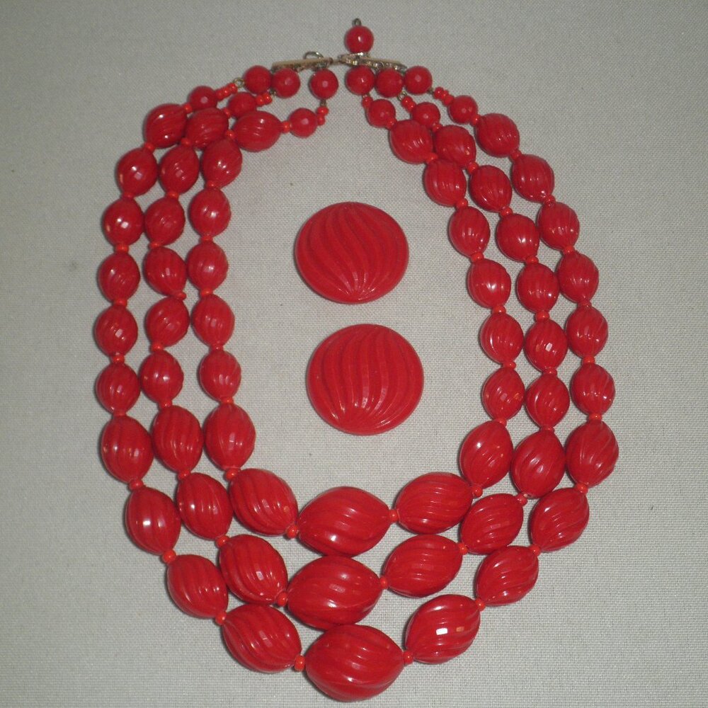Vintage 1950s Red Graduated Beads 3-strand Necklace and Clip-on earrings